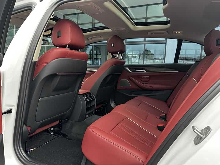 Фото 15 - BMW 5 Series