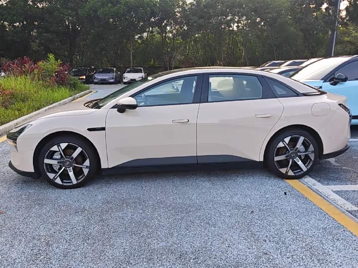 Фото 4 - XPeng Mona M03