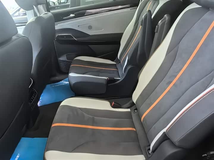 Фото 10 - Volkswagen ID.6 Crozz