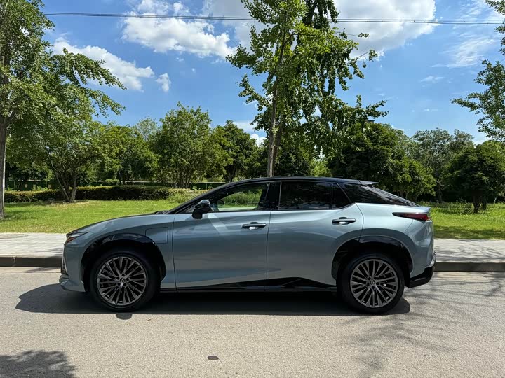 Фото 2 - Lexus RZ