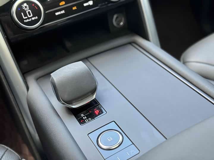 Фото 10 - Land Rover Discovery