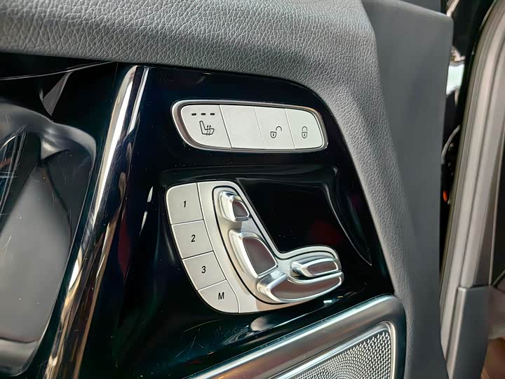 Фото 15 - Mercedes-Benz G-Class