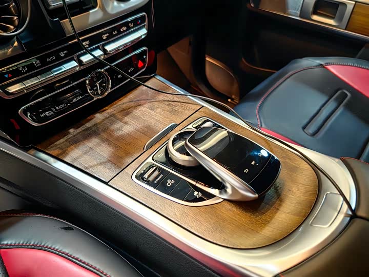 Фото 19 - Mercedes-Benz G-Class