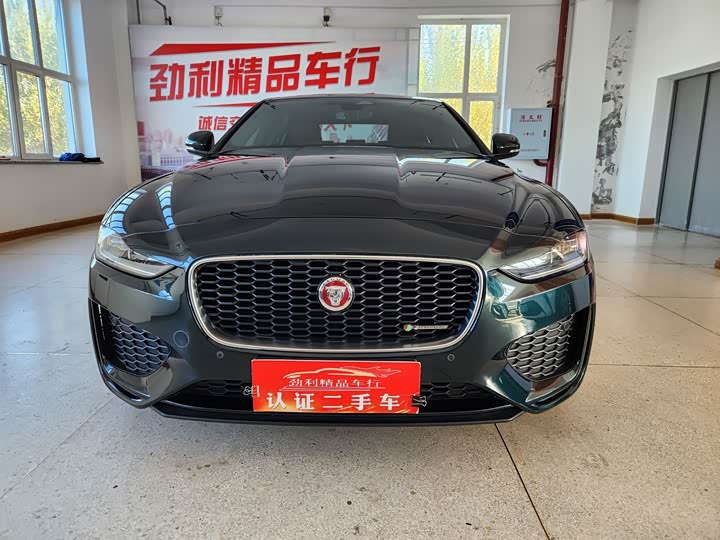 Фото 1 - Jaguar XE L