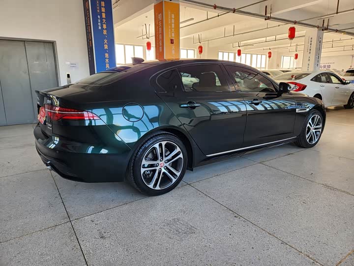Фото 3 - Jaguar XE L