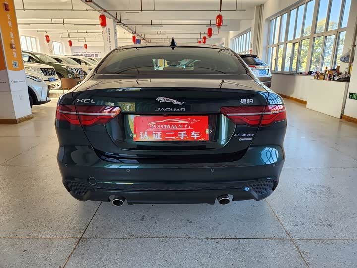 Фото 4 - Jaguar XE L