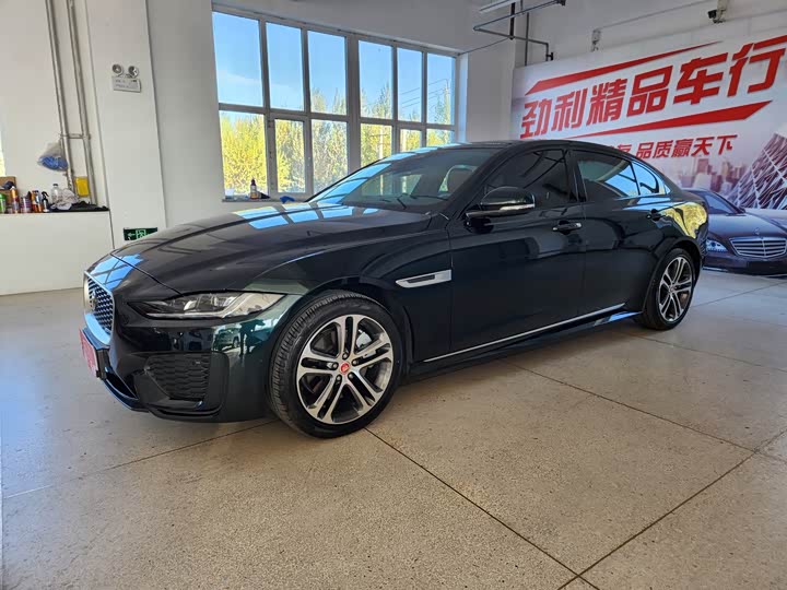 Фото 6 - Jaguar XE L