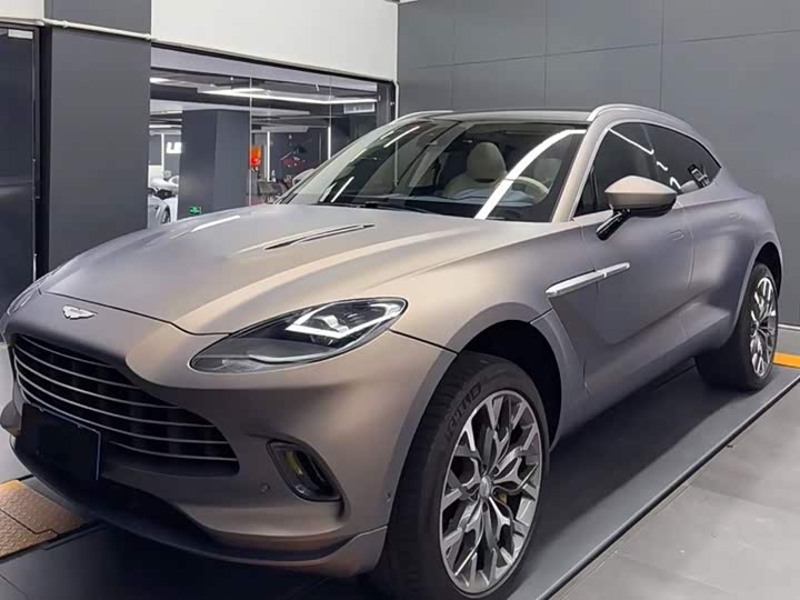 Фото 1 - Aston Martin DBX