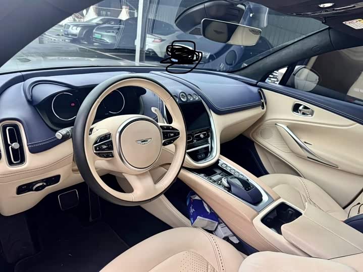 Фото 9 - Aston Martin DBX