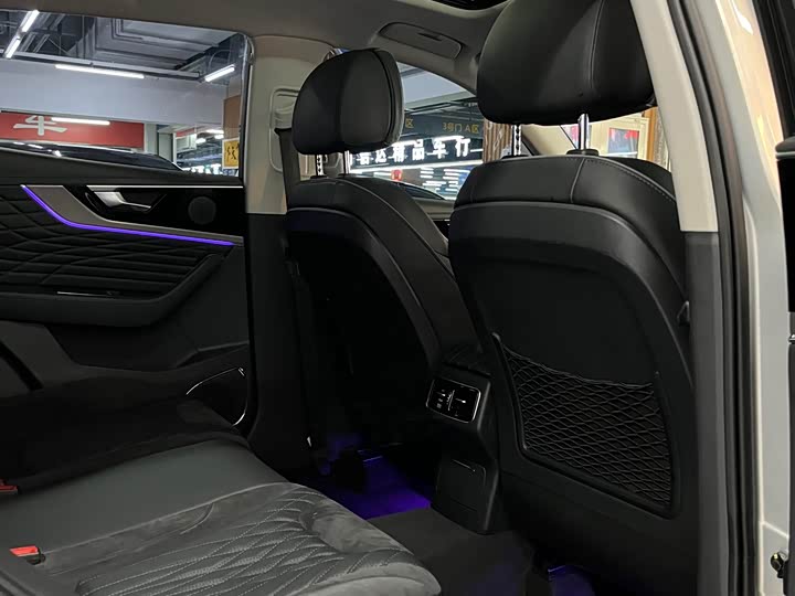 Фото 14 - Hongqi HS5