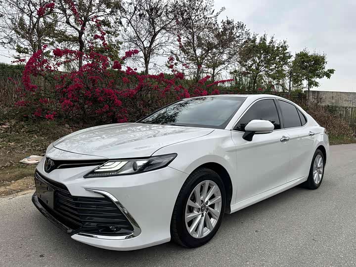 Фото 1 - Toyota Camry