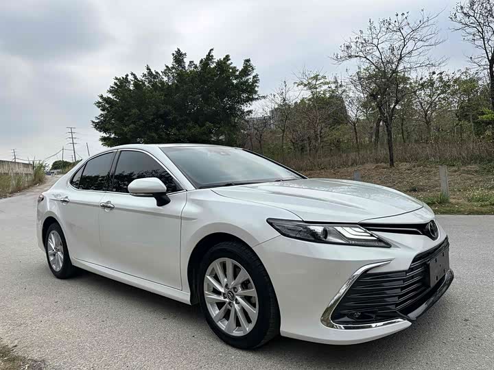 Фото 3 - Toyota Camry