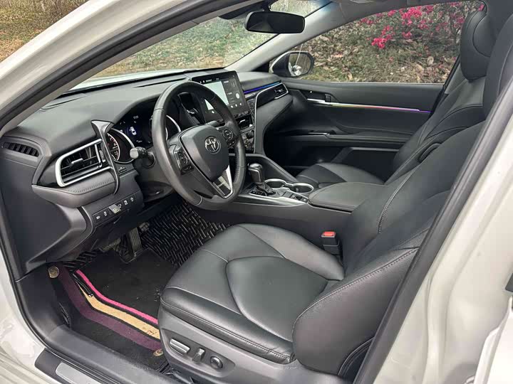 Фото 4 - Toyota Camry