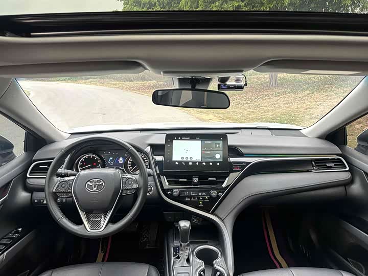 Фото 5 - Toyota Camry