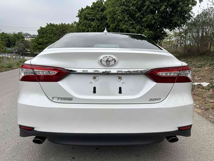 Фото 8 - Toyota Camry