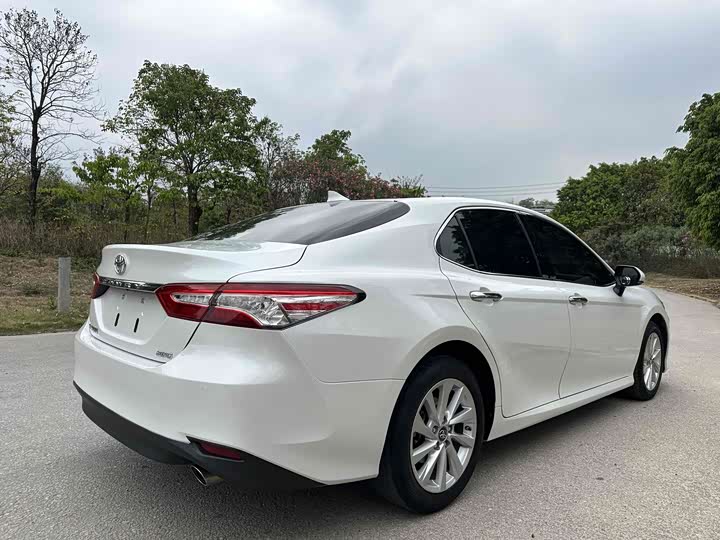 Фото 9 - Toyota Camry