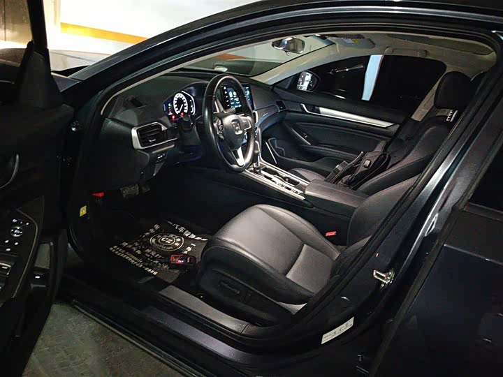 Фото 16 - Honda Accord