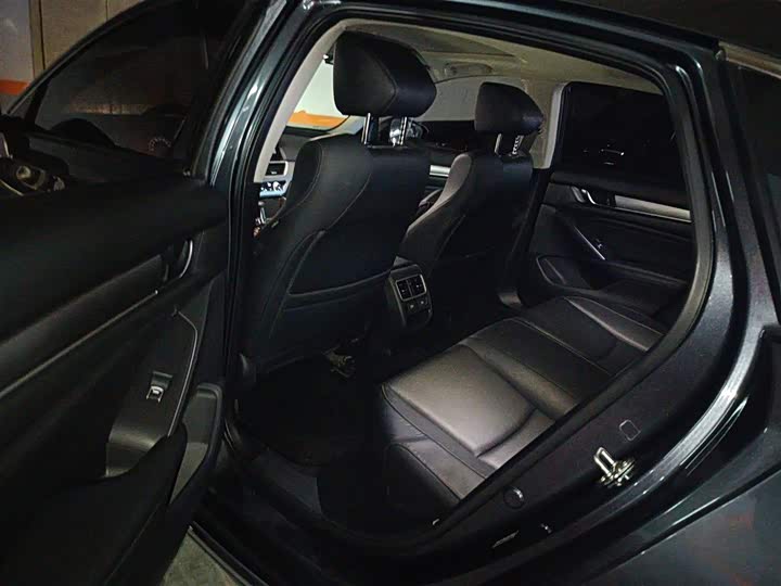 Фото 17 - Honda Accord