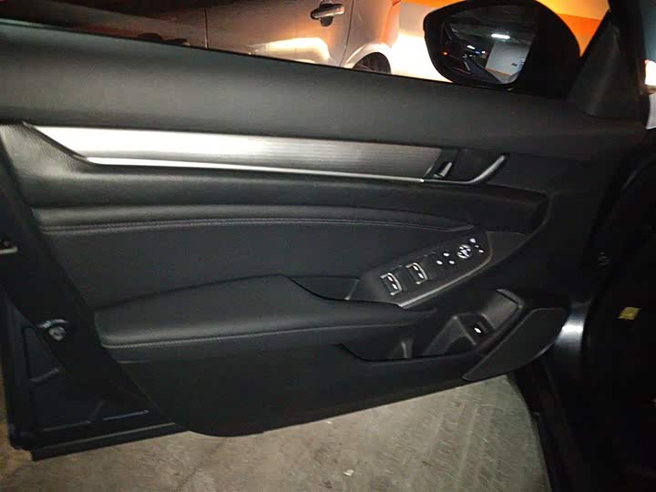 Фото 28 - Honda Accord