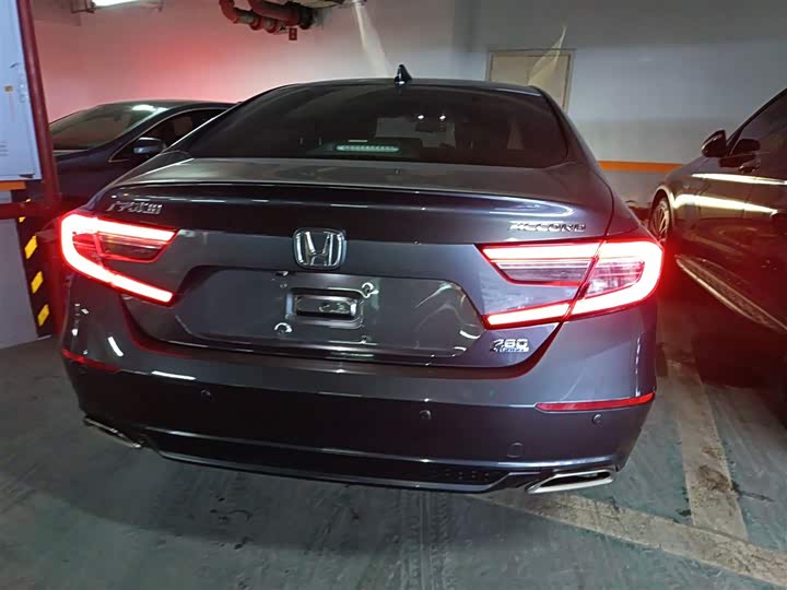 Фото 6 - Honda Accord