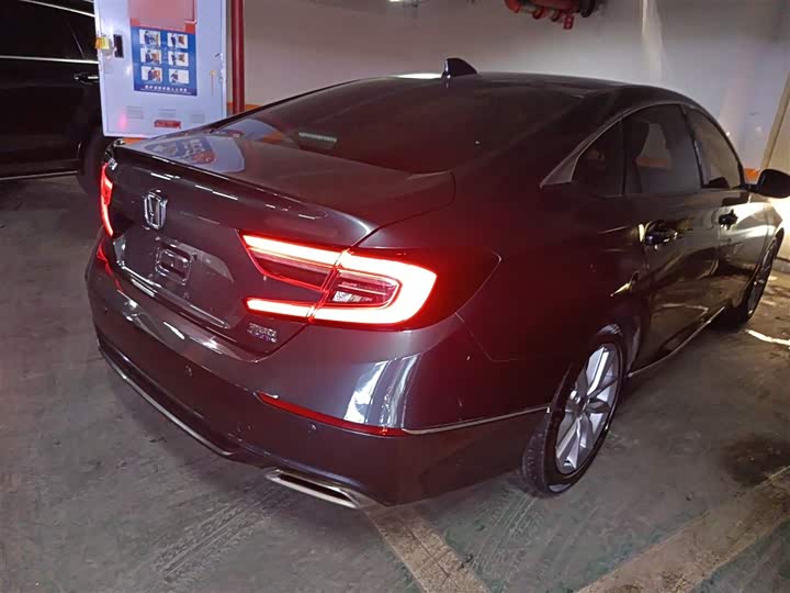 Фото 7 - Honda Accord