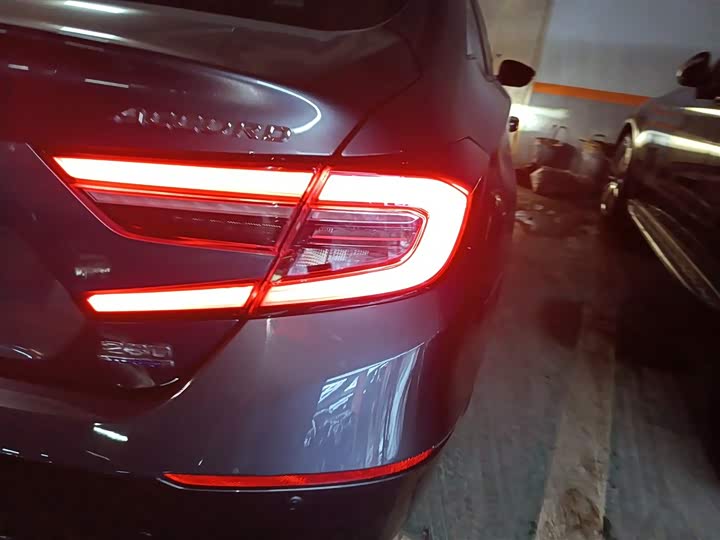 Фото 8 - Honda Accord