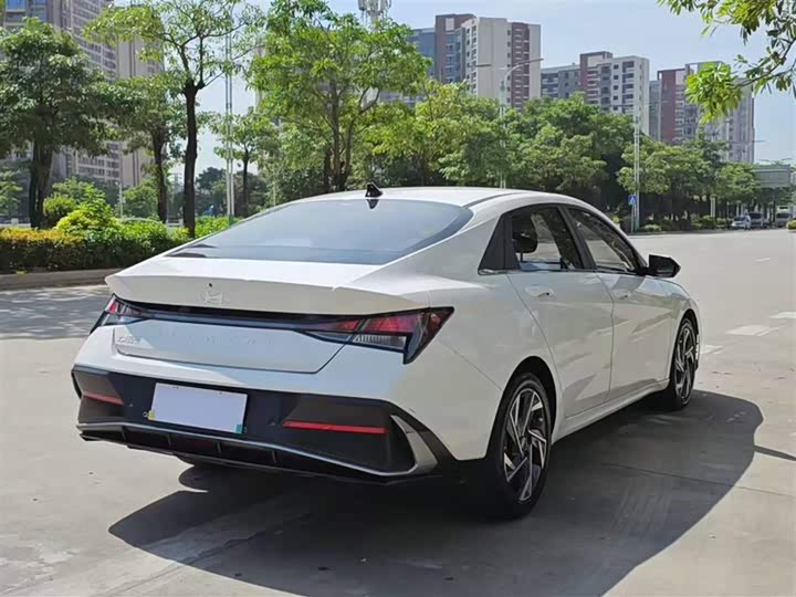 Фото 12 - Hyundai Elantra N line