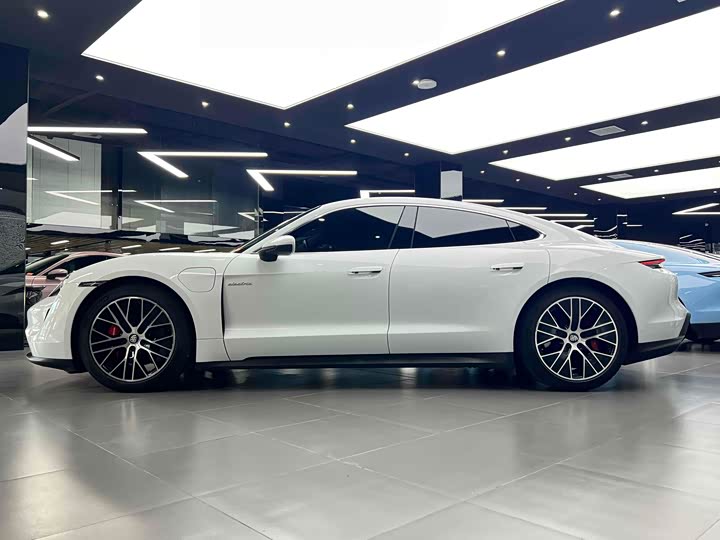 Фото 6 - Porsche Taycan