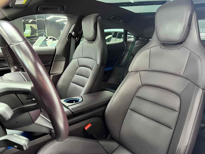 Фото 8 - Porsche Taycan