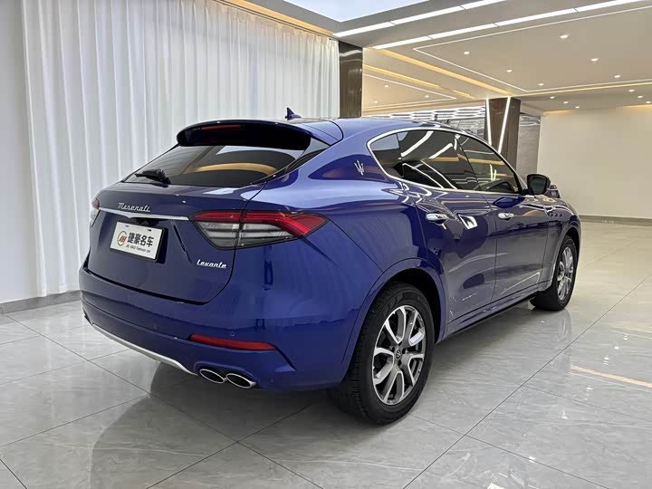 Фото 11 - Maserati Levante