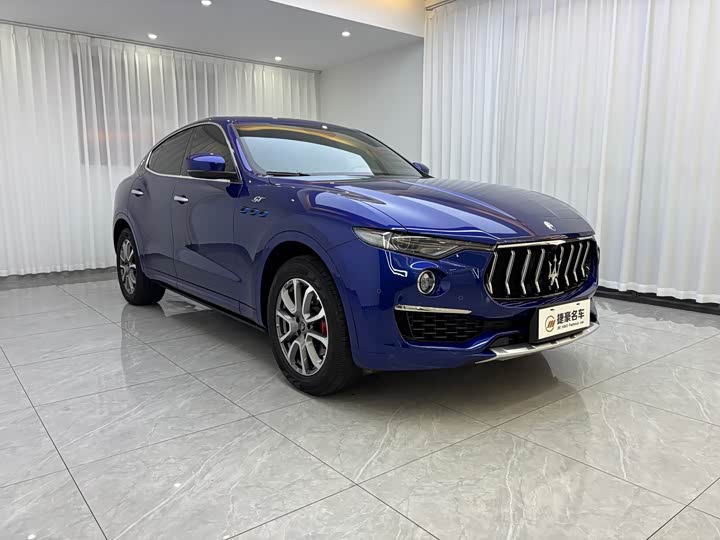 Фото 2 - Maserati Levante