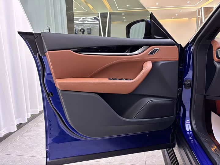 Фото 4 - Maserati Levante