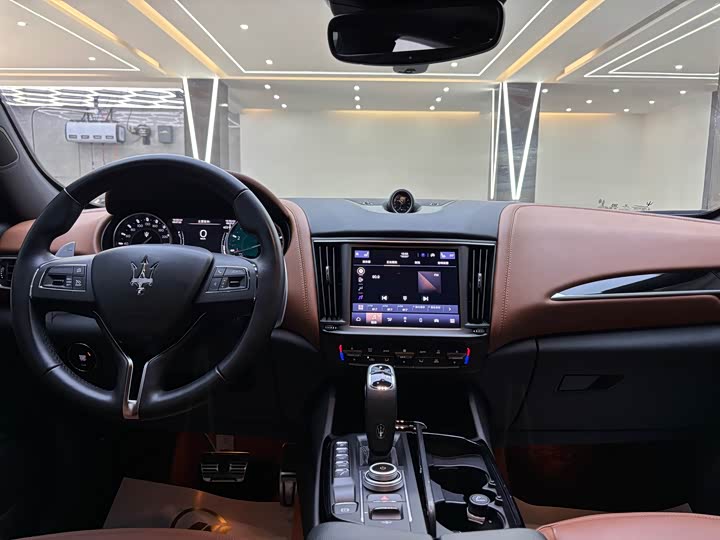 Фото 7 - Maserati Levante