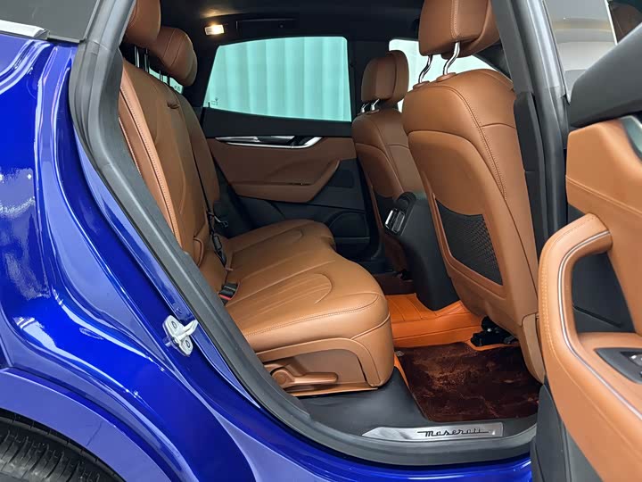 Фото 9 - Maserati Levante