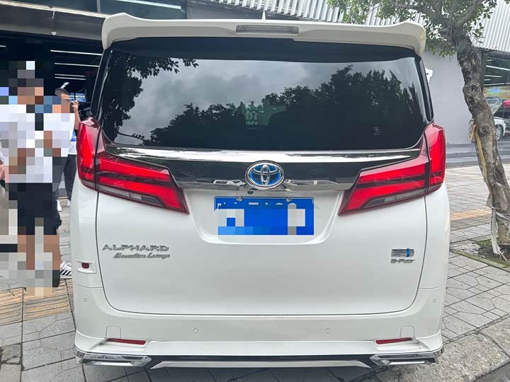 Фото 3 - Toyota Alphard