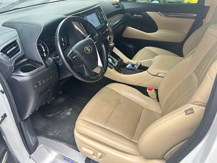 Фото 4 - Toyota Alphard