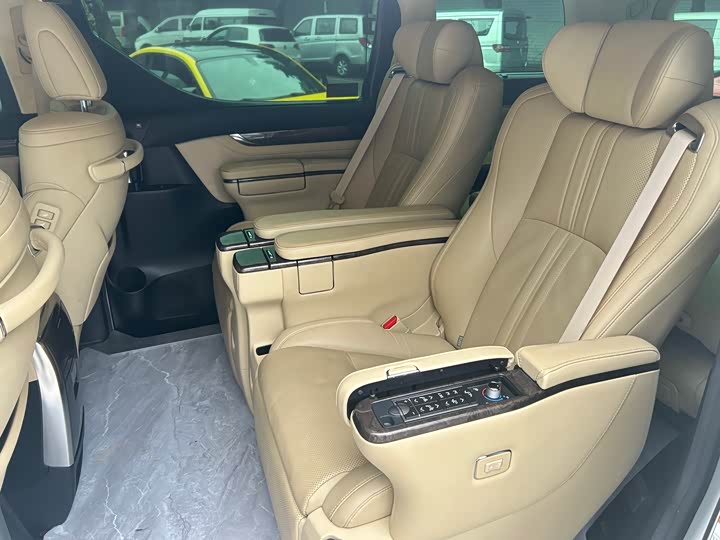 Фото 5 - Toyota Alphard