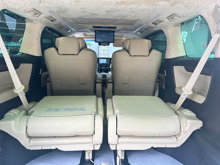 Фото 7 - Toyota Alphard