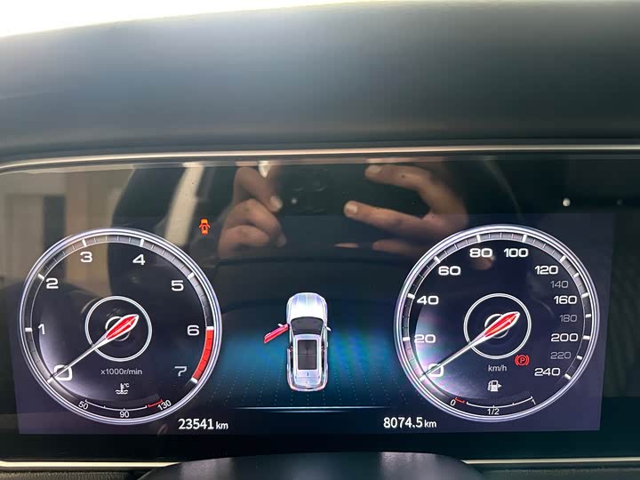 Фото 12 - Hongqi HS5