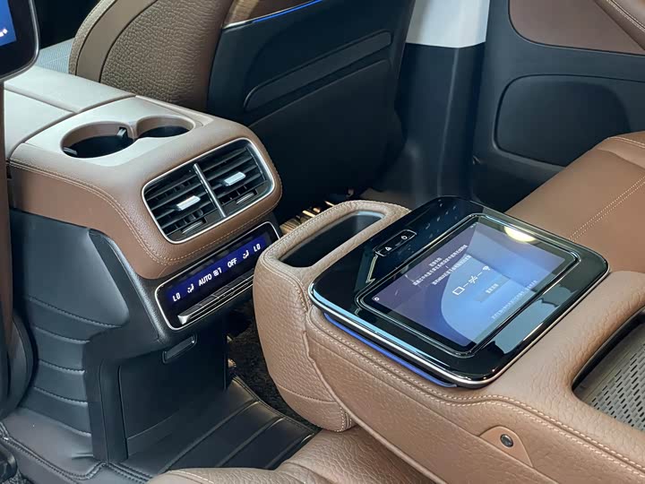 Фото 14 - Mercedes-Benz GLS-Class