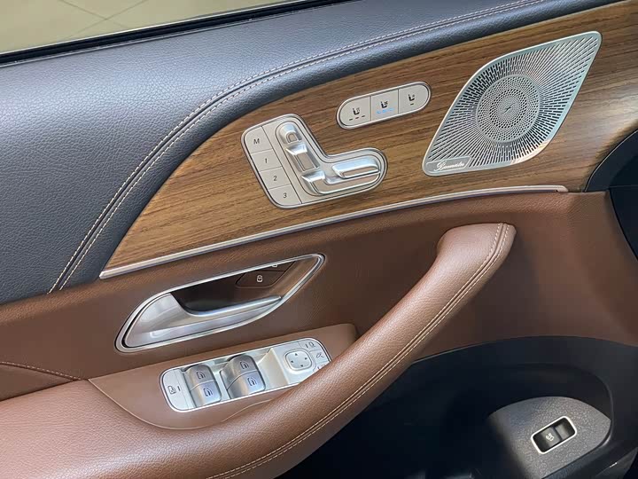 Фото 30 - Mercedes-Benz GLS-Class