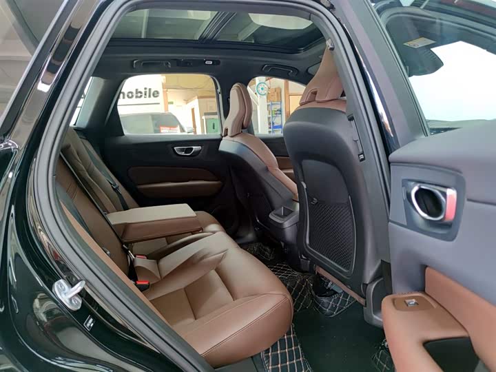 Фото 11 - Volvo XC60