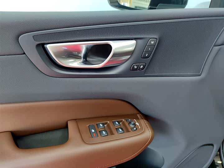 Фото 15 - Volvo XC60