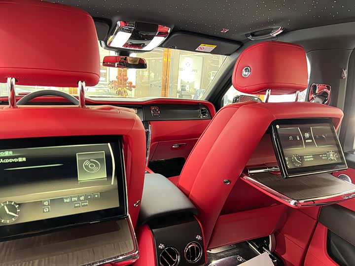 Фото 11 - Rolls-Royce Cullinan