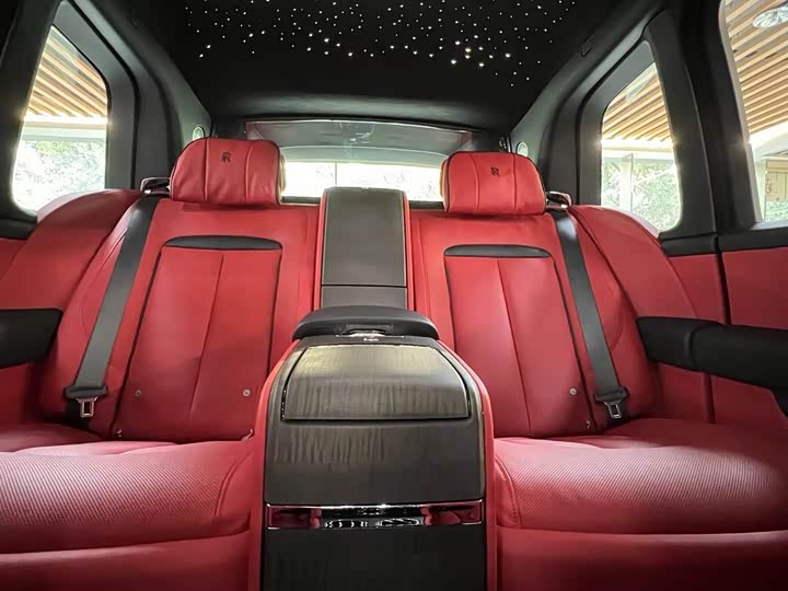 Фото 12 - Rolls-Royce Cullinan