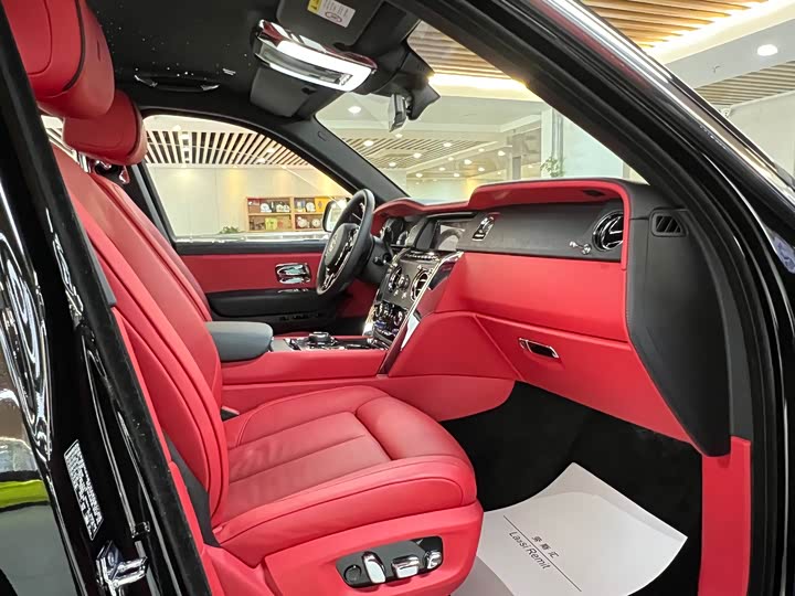 Фото 13 - Rolls-Royce Cullinan