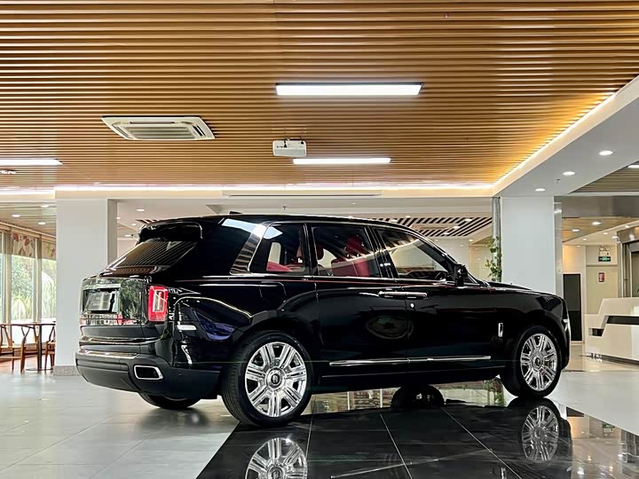 Фото 3 - Rolls-Royce Cullinan
