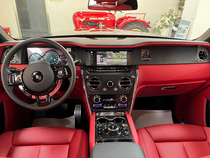 Фото 6 - Rolls-Royce Cullinan