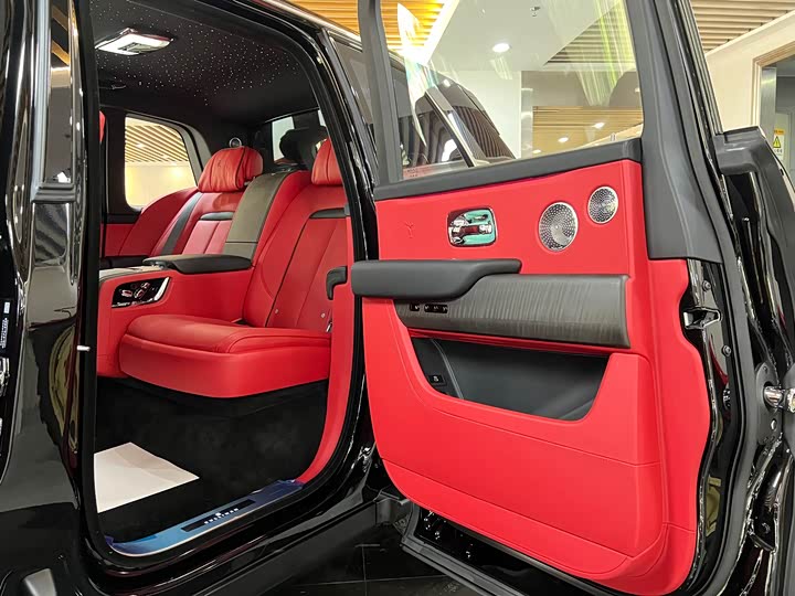 Фото 9 - Rolls-Royce Cullinan