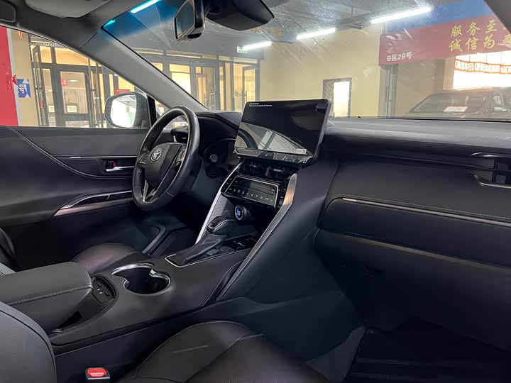 Фото 10 - Toyota Harrier